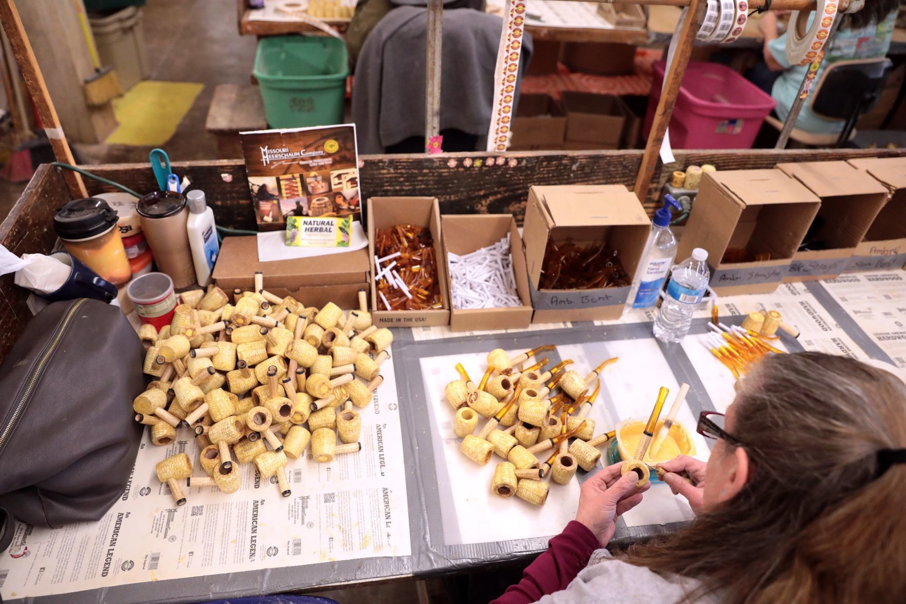 Inside the Missouri Meerschaum corn cobpipe factory